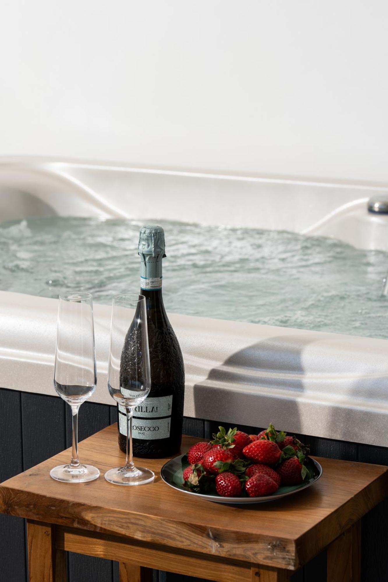 Secret View Apartment, With Private Jacuzzi Rethymno Esterno foto