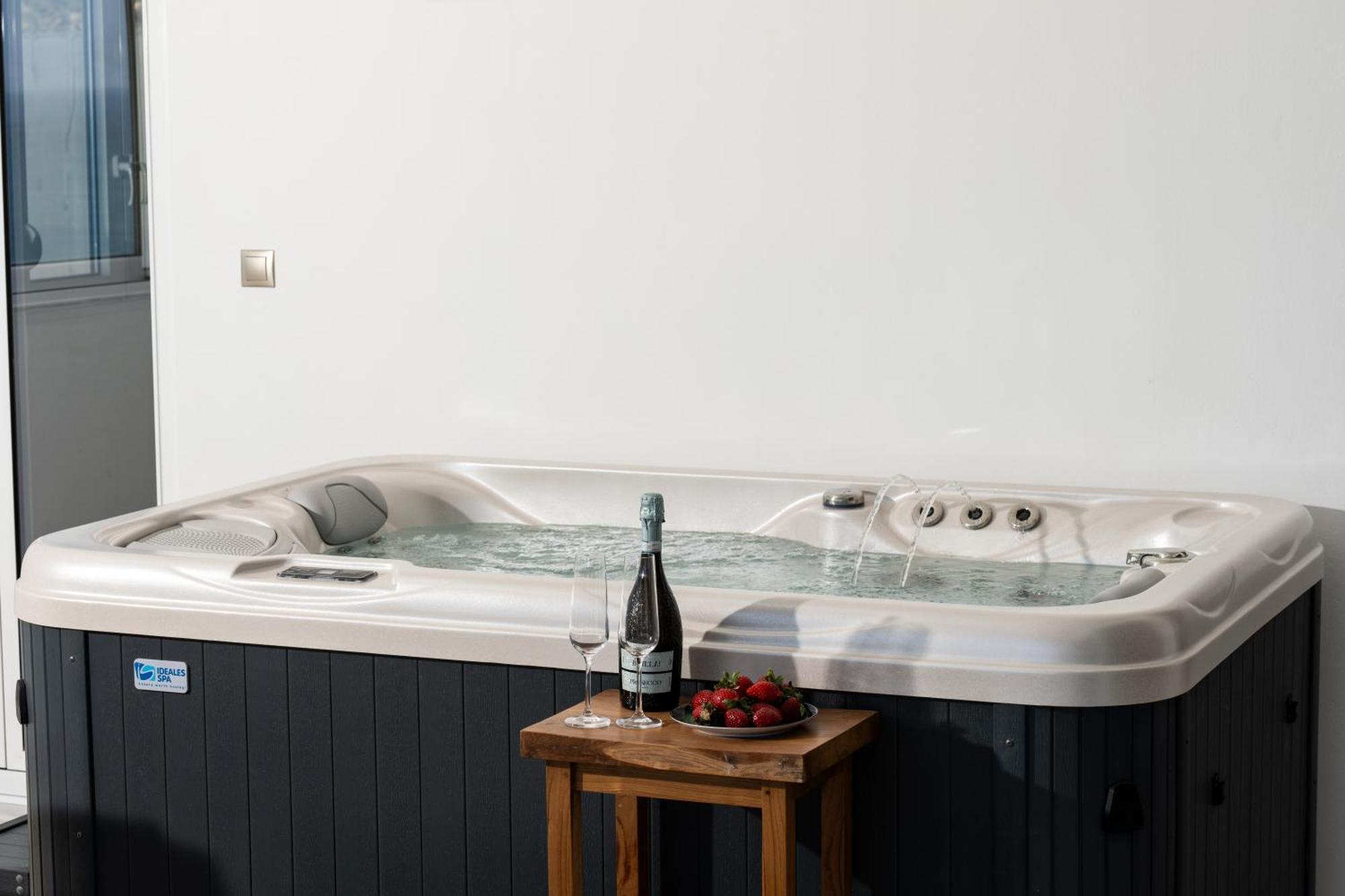 Secret View Apartment, With Private Jacuzzi Rethymno Esterno foto